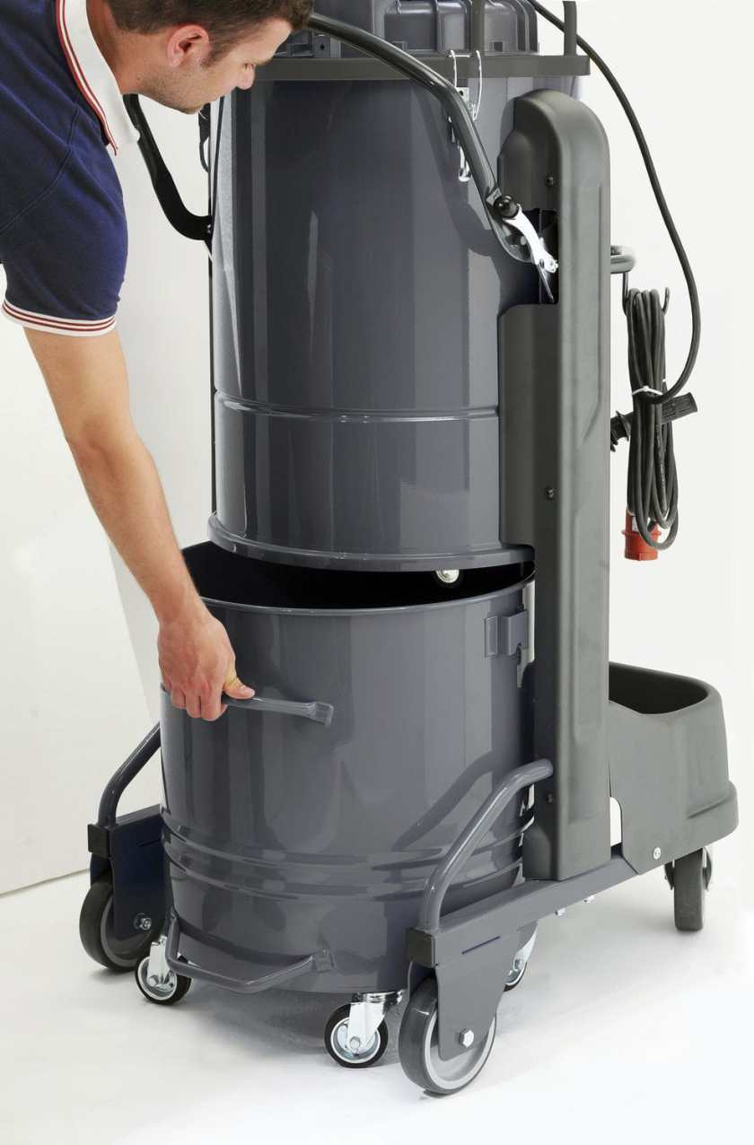 Wet and dry vacuum cleaner / three-phase / heavy-duty / industrial